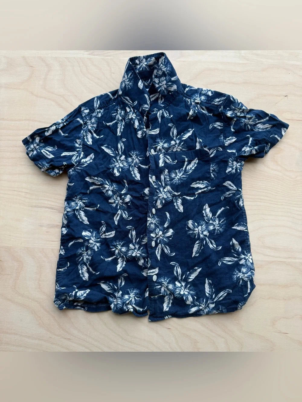 Old Navy Kids Navy Blue Floral Hawaiian Button Up Short Sleeve Shirt size S 6/7